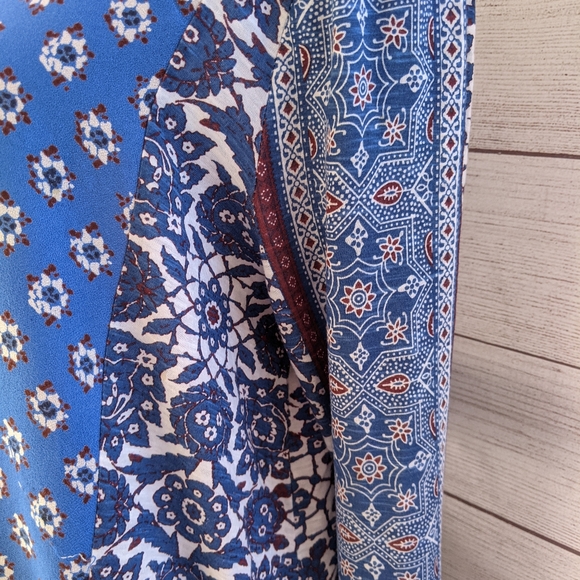 Lucky Brand top size Large, blue an white - Picture 6 of 11